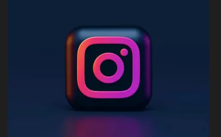 Forecourt Roots: The Symmetrical Foundations of Instagram’s Interface