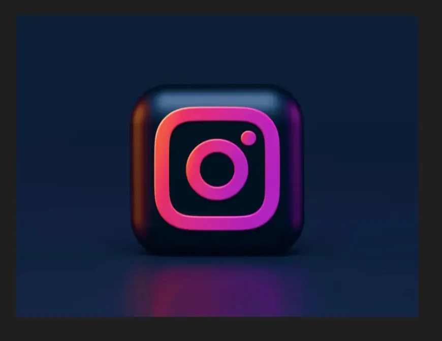 Forecourt Roots: The Symmetrical Foundations of Instagram’s Interface