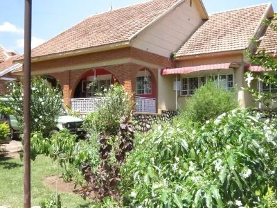 Green Valley Guest House & Backpackers