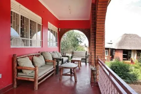 Green Valley Guest House & Backpackers