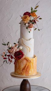 White and gold 3 tire wedding cake